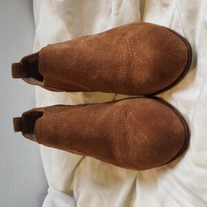 FRYE AND CO. Brown Suede Ankle Boots